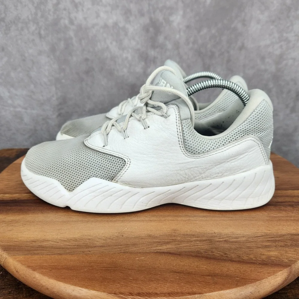 Jordan J23 Low Sneakers Mens 8 White Gray‎ Lace Up Trainers Shoes 905288-100